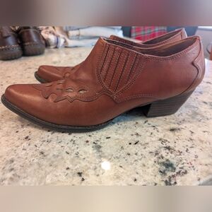 Reba Brown Western Ankle Point Toe Bootie The Lane Western Size 8